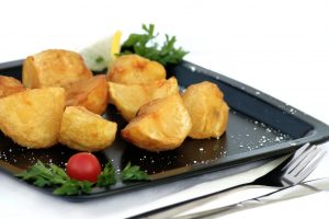 Pieczone ziemniaki są apetyczne nie tylko dla wegan i wegetarian. Fot.: sxc.hu